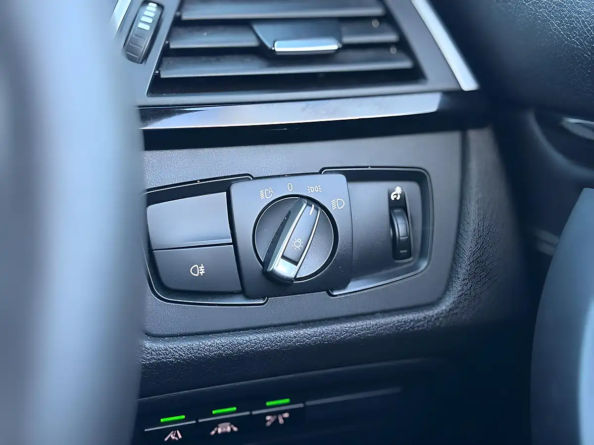 Used 2017 BMW M4 Coupe White - Interior and Exterior details 18