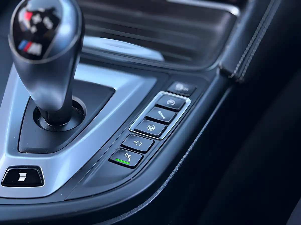 Used 2017 BMW M4 Coupe White - Interior and Exterior details 20