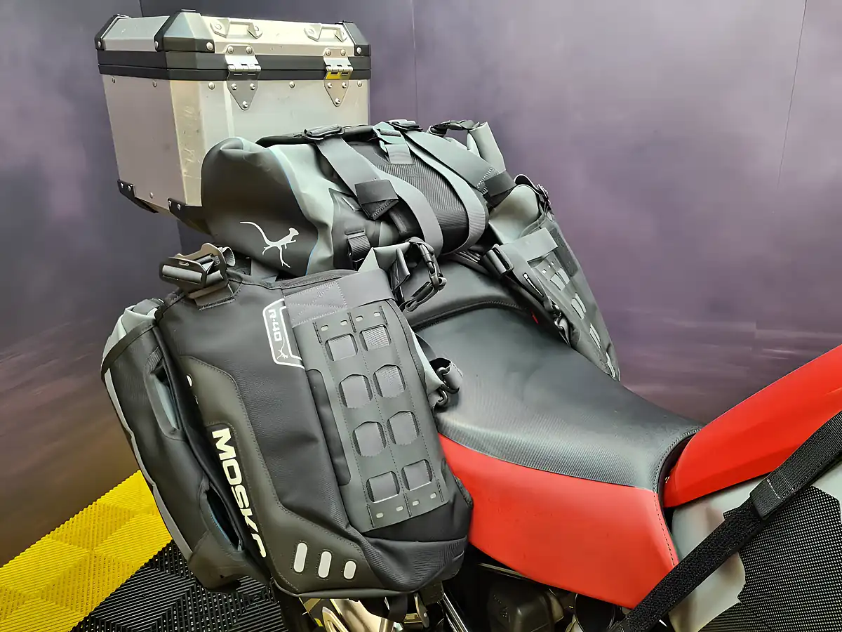 Used 2017 BMW R 1200 Gs Adventure Red - Interior and Exterior details 13