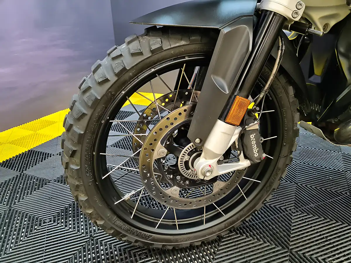Used 2017 BMW R 1200 Gs Adventure Red - Interior and Exterior details 16