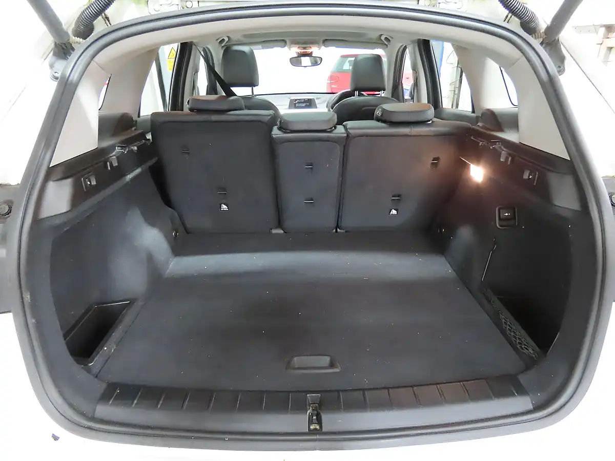 Used 2017 BMW X1 Se White - Interior and Exterior details 12