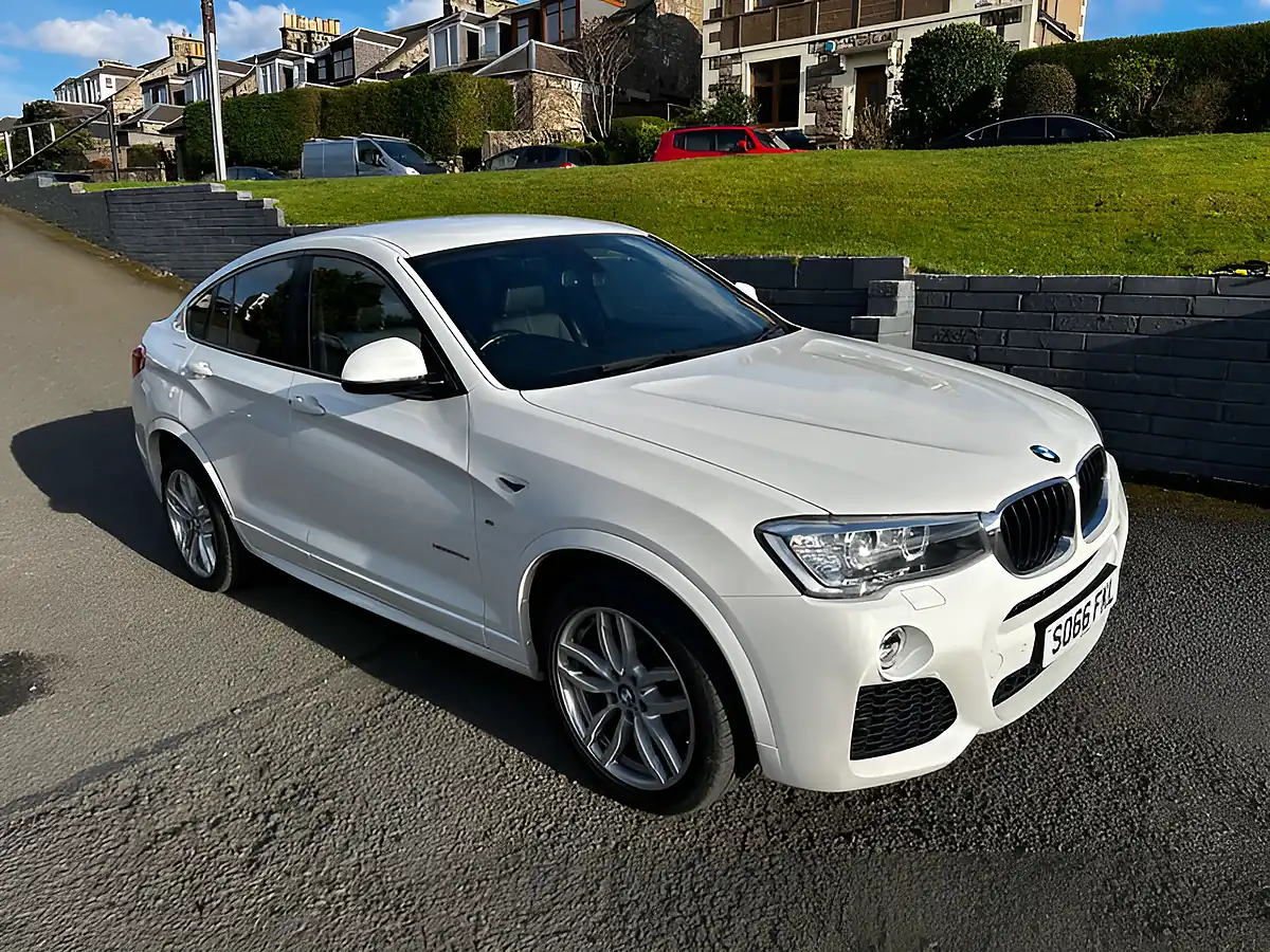 Used 2017 BMW X4 M Sport Alpine White - Front View