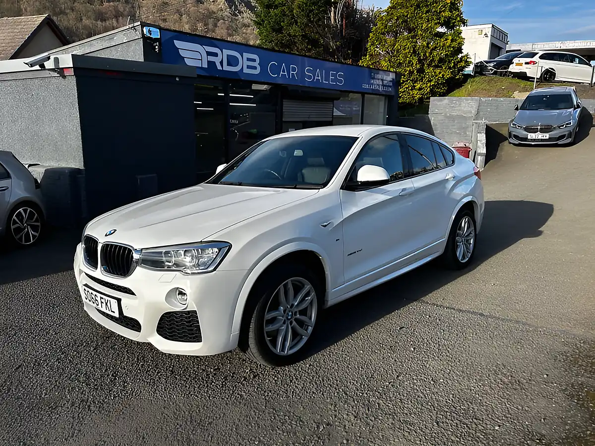 Used 2017 BMW X4 M Sport Alpine White - Interior and Exterior details 6