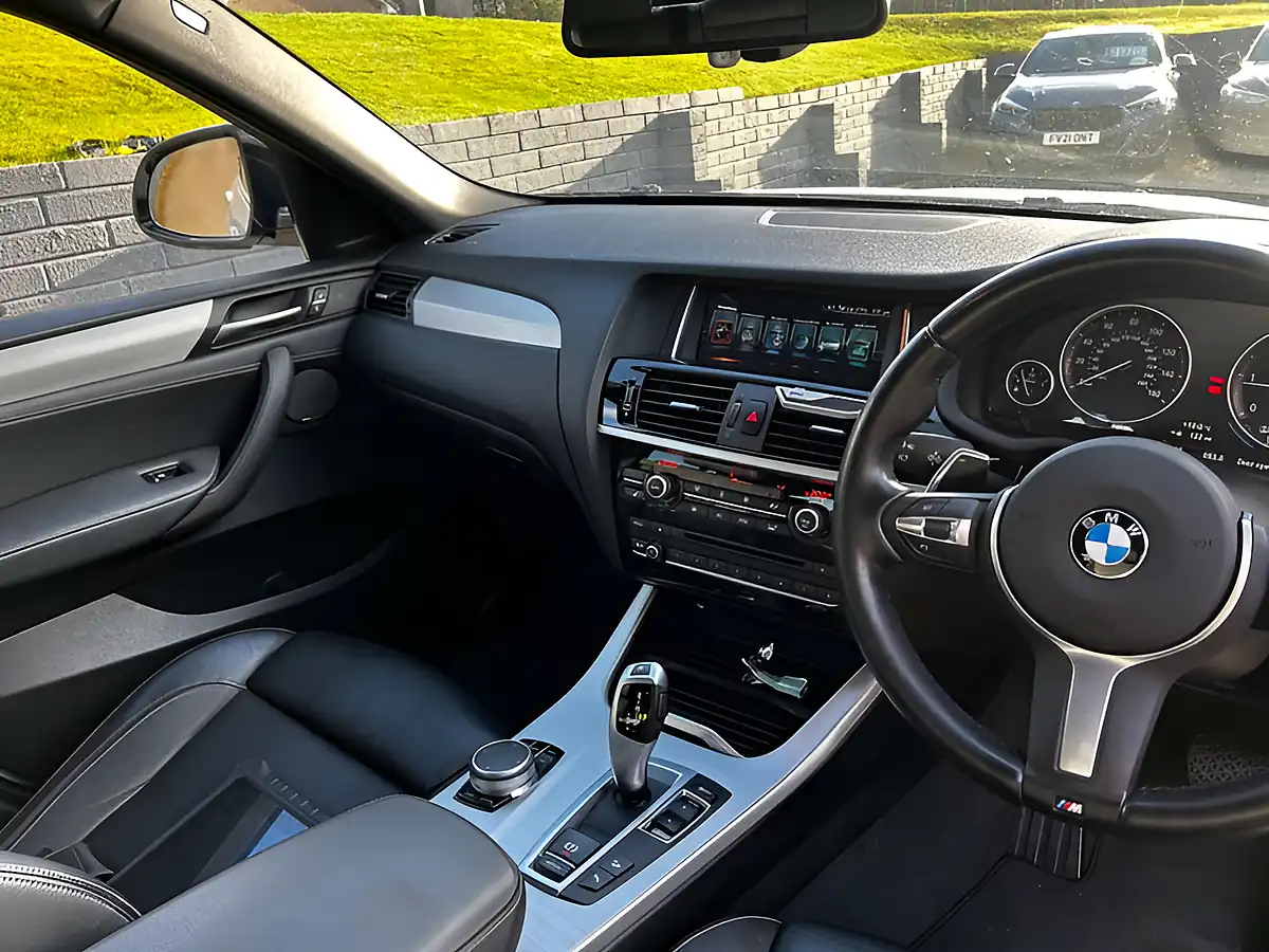 Used 2017 BMW X4 M Sport Alpine White - Interior and Exterior details 9