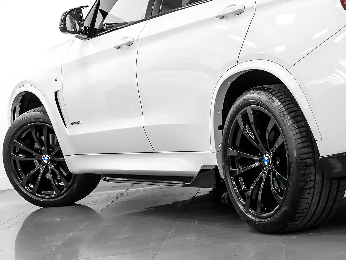 Used 2017 BMW X5 M Sport Alpine White - Interior and Exterior details 10