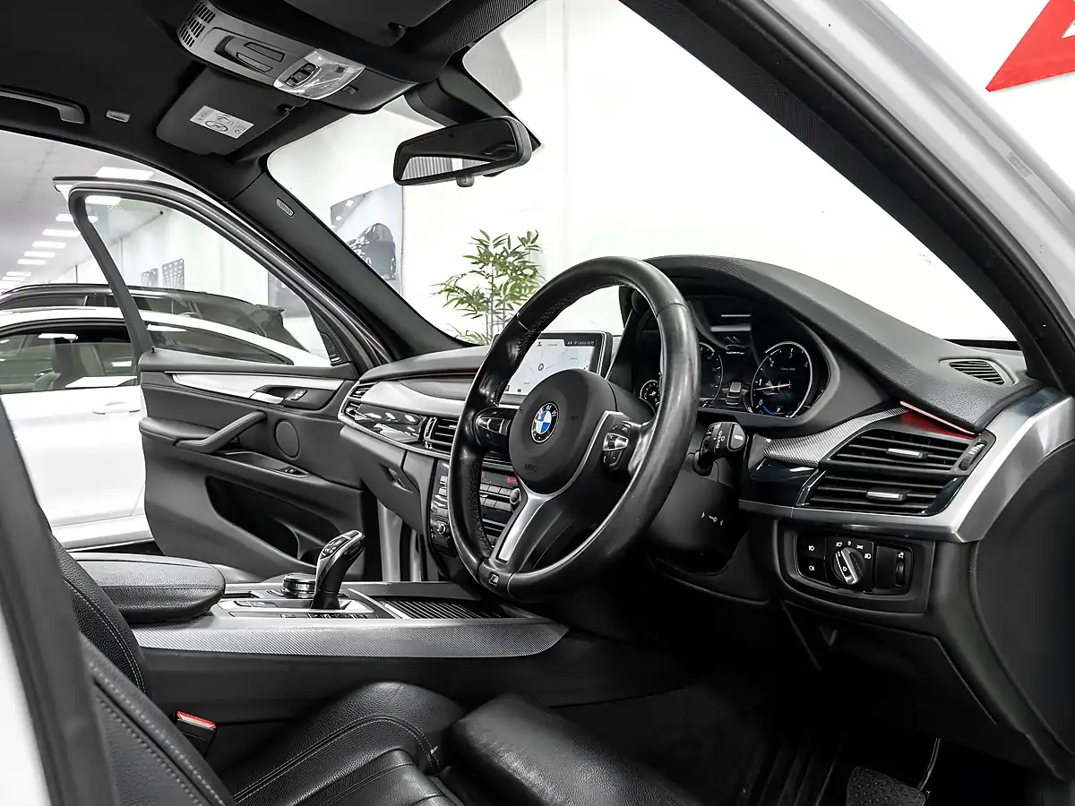 Used 2017 BMW X5 M Sport Alpine White - Interior and Exterior details 16