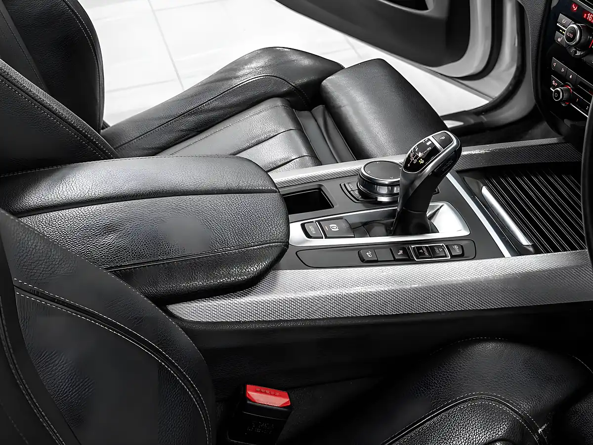 Used 2017 BMW X5 M Sport Alpine White - Interior and Exterior details 17