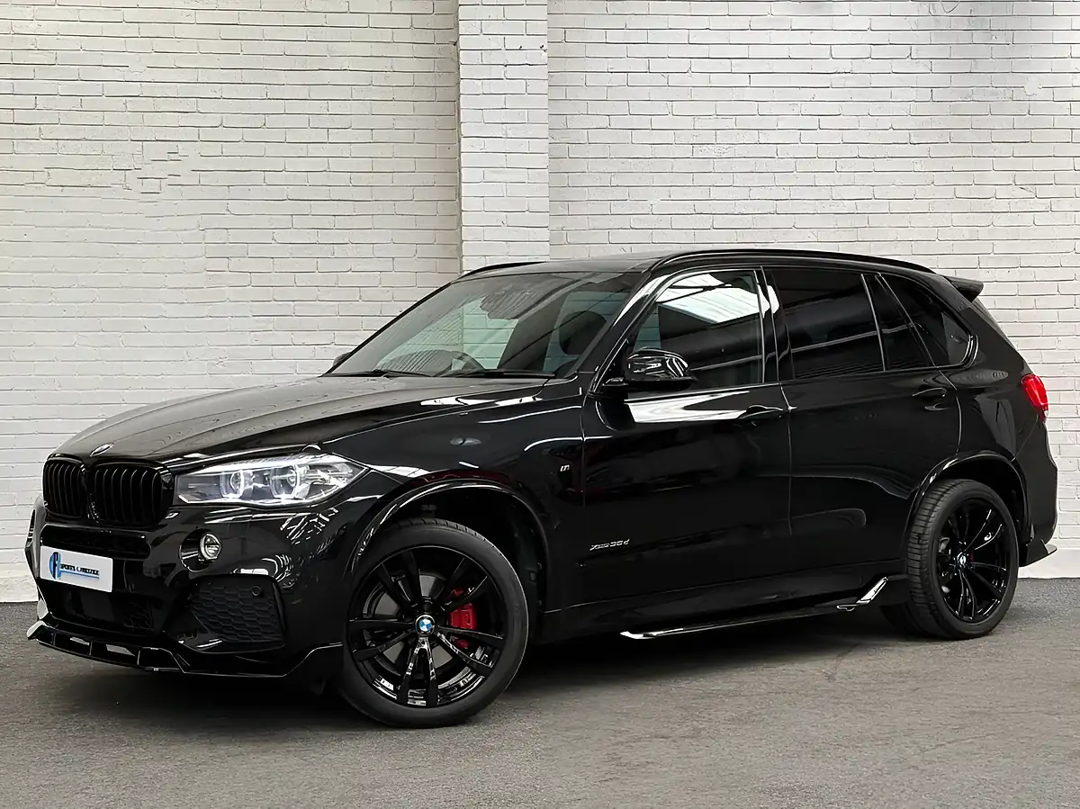 Used 2017 BMW X5 M Sport Black - Front View