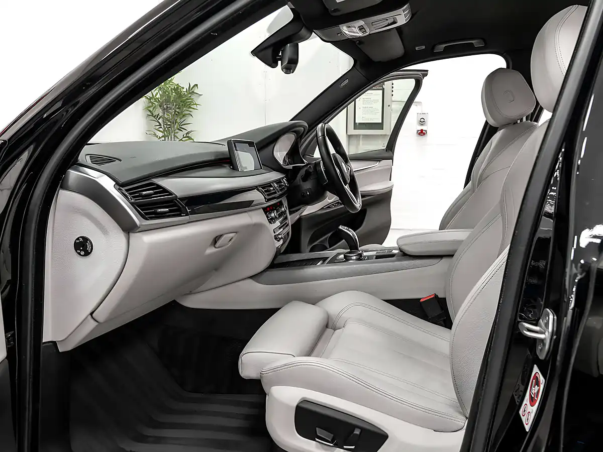 Used 2017 BMW X5 M Sport Black Sapphire - Interior and Exterior details 11