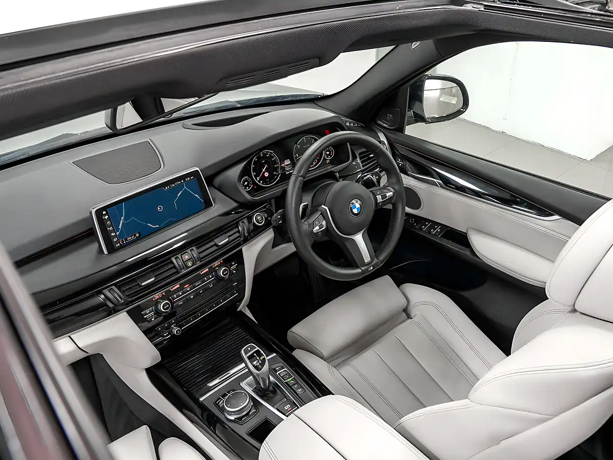Used 2017 BMW X5 M Sport Black Sapphire - Interior and Exterior details 12
