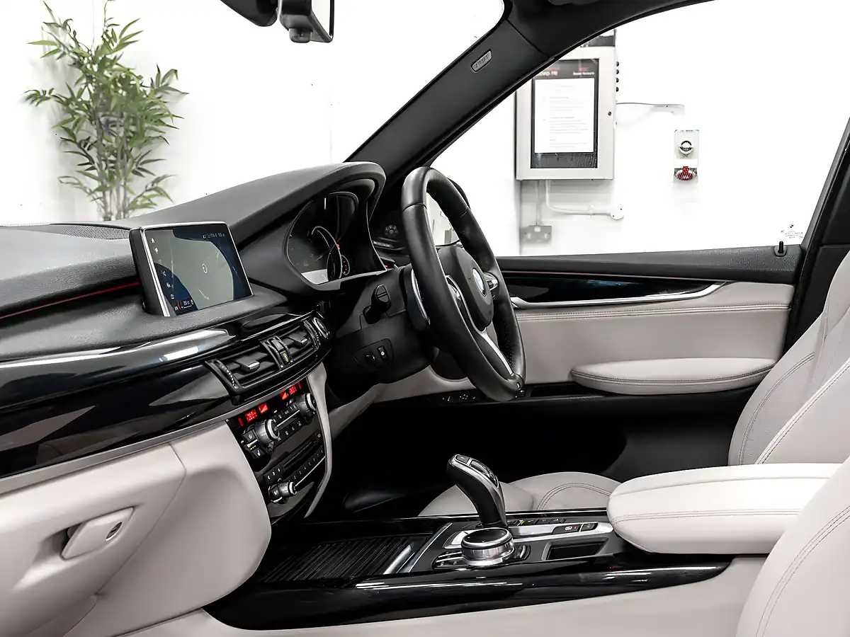 Used 2017 BMW X5 M Sport Black Sapphire - Interior and Exterior details 16