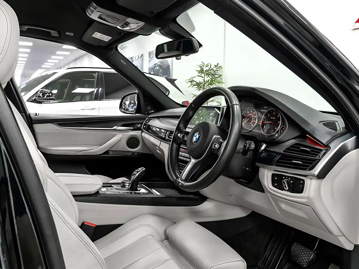 Used 2017 BMW X5 M Sport Black Sapphire - Interior and Exterior details 12