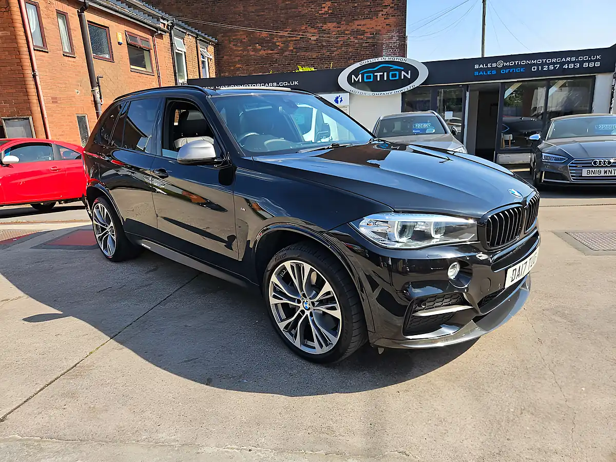 Used 2017 BMW X5 M Sport Black Sapphire Metallic - Front View