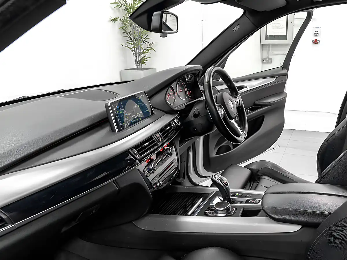Used 2017 BMW X5 M Sport Mineral White - Interior and Exterior details 18