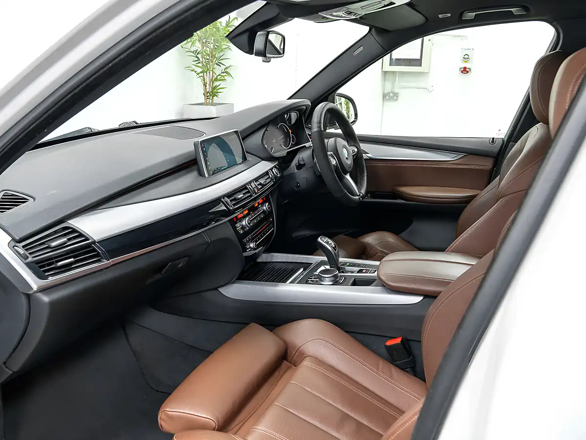 Used 2017 BMW X5 M Sport Plus Mineral White - Interior and Exterior details 12