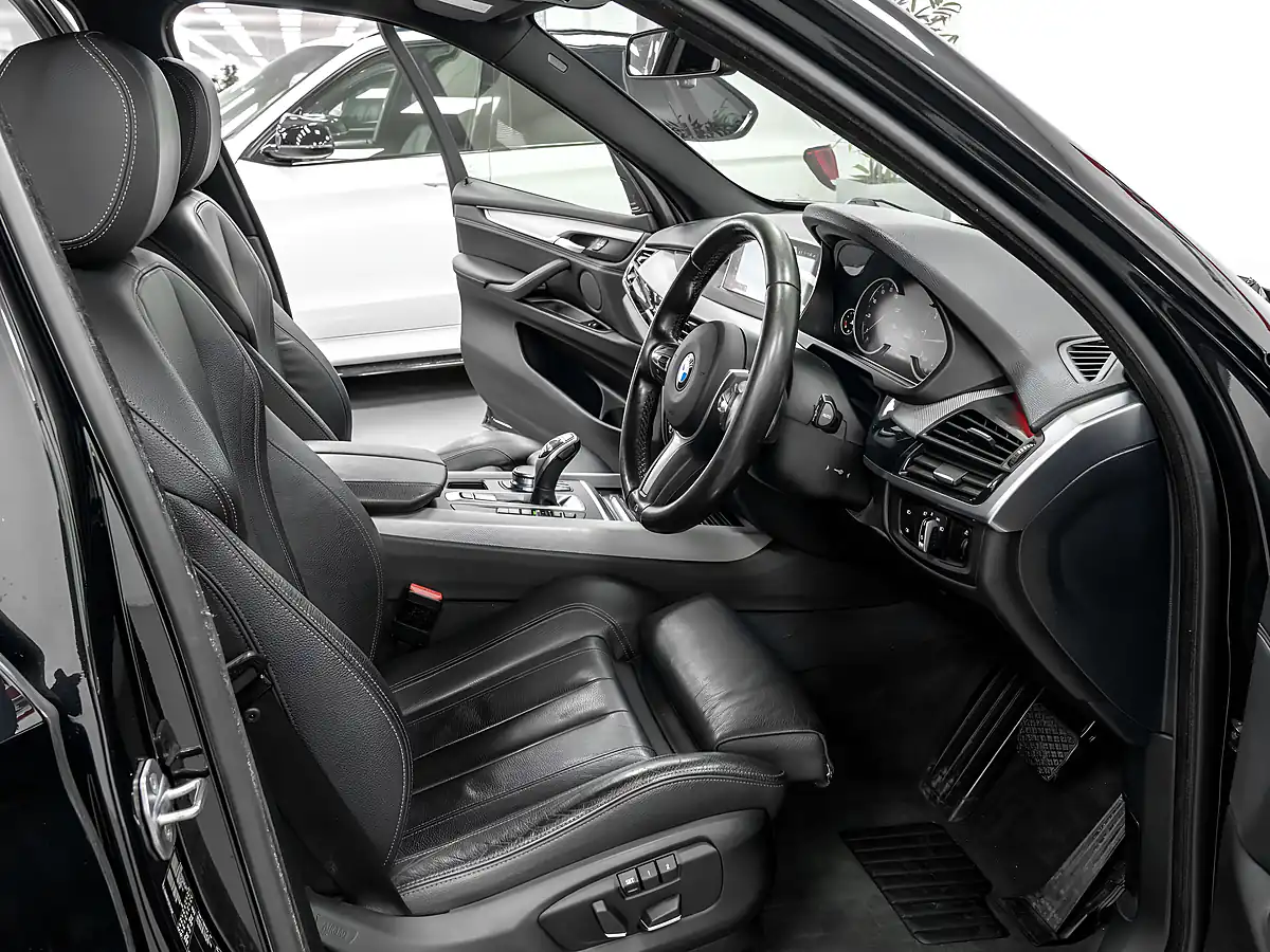 Used 2017 BMW X5 M Sport Sapphire Black - Interior and Exterior details 11