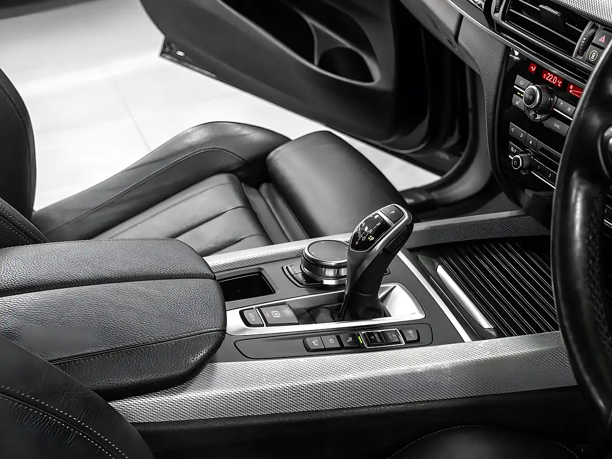 Used 2017 BMW X5 M Sport Sapphire Black - Interior and Exterior details 17