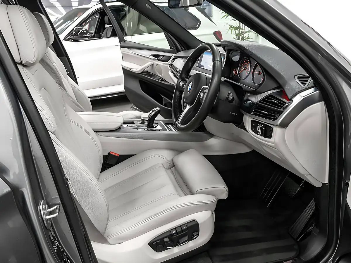 Used 2017 BMW X5 M Sport Space Grey - Interior and Exterior details 11