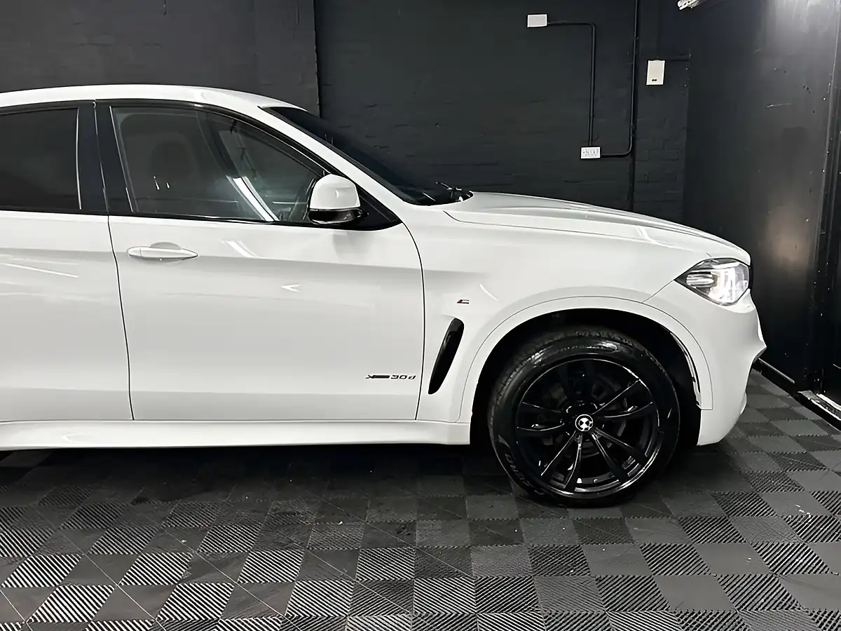 Used 2017 BMW X6 M Sport Alpine White - Interior and Exterior details 17