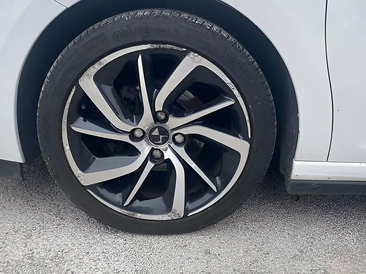 Used 2017 Citreon DS3 Prestige White - Interior and Exterior details 10