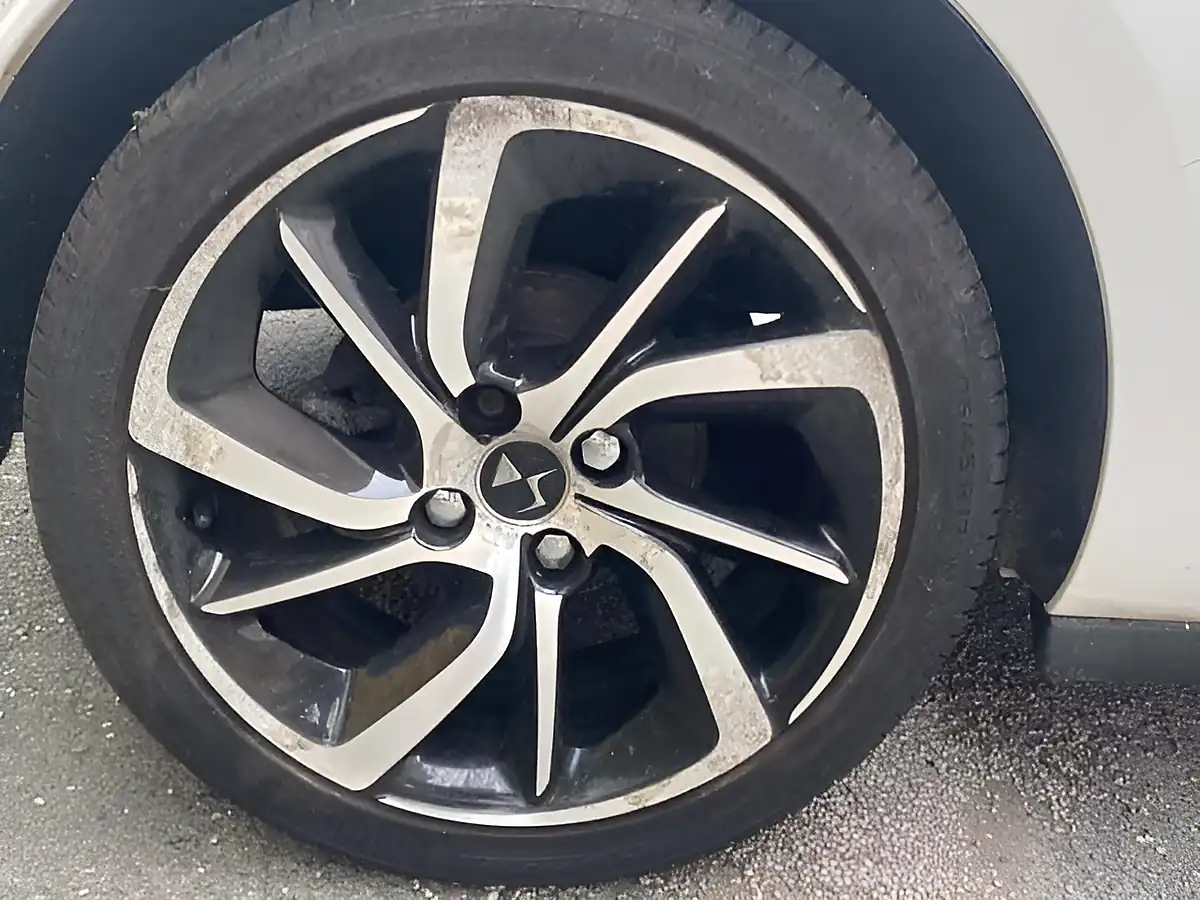 Used 2017 Citreon DS3 Prestige White - Interior and Exterior details 13