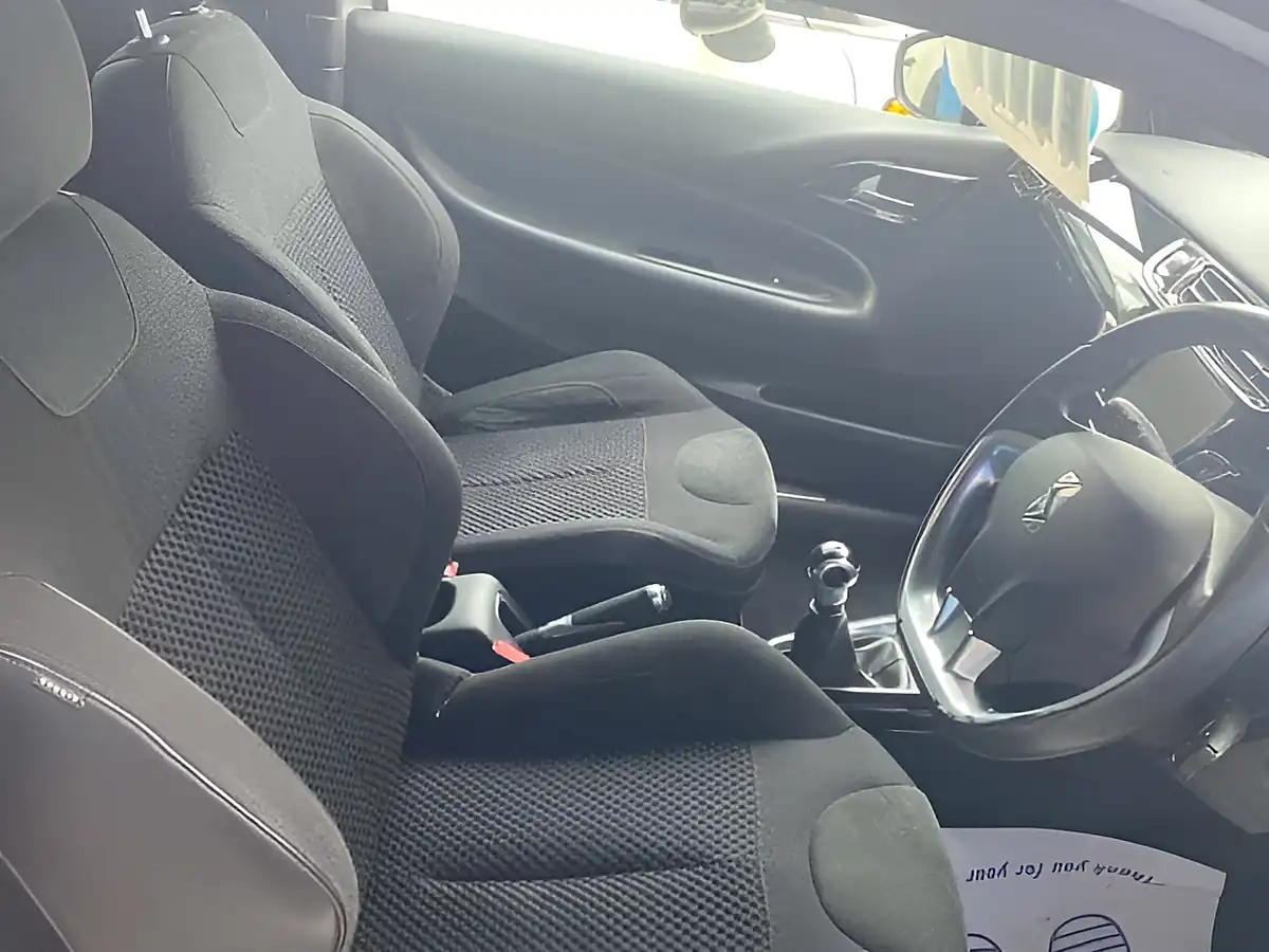 Used 2017 Citreon DS3 Prestige White - Interior and Exterior details 14