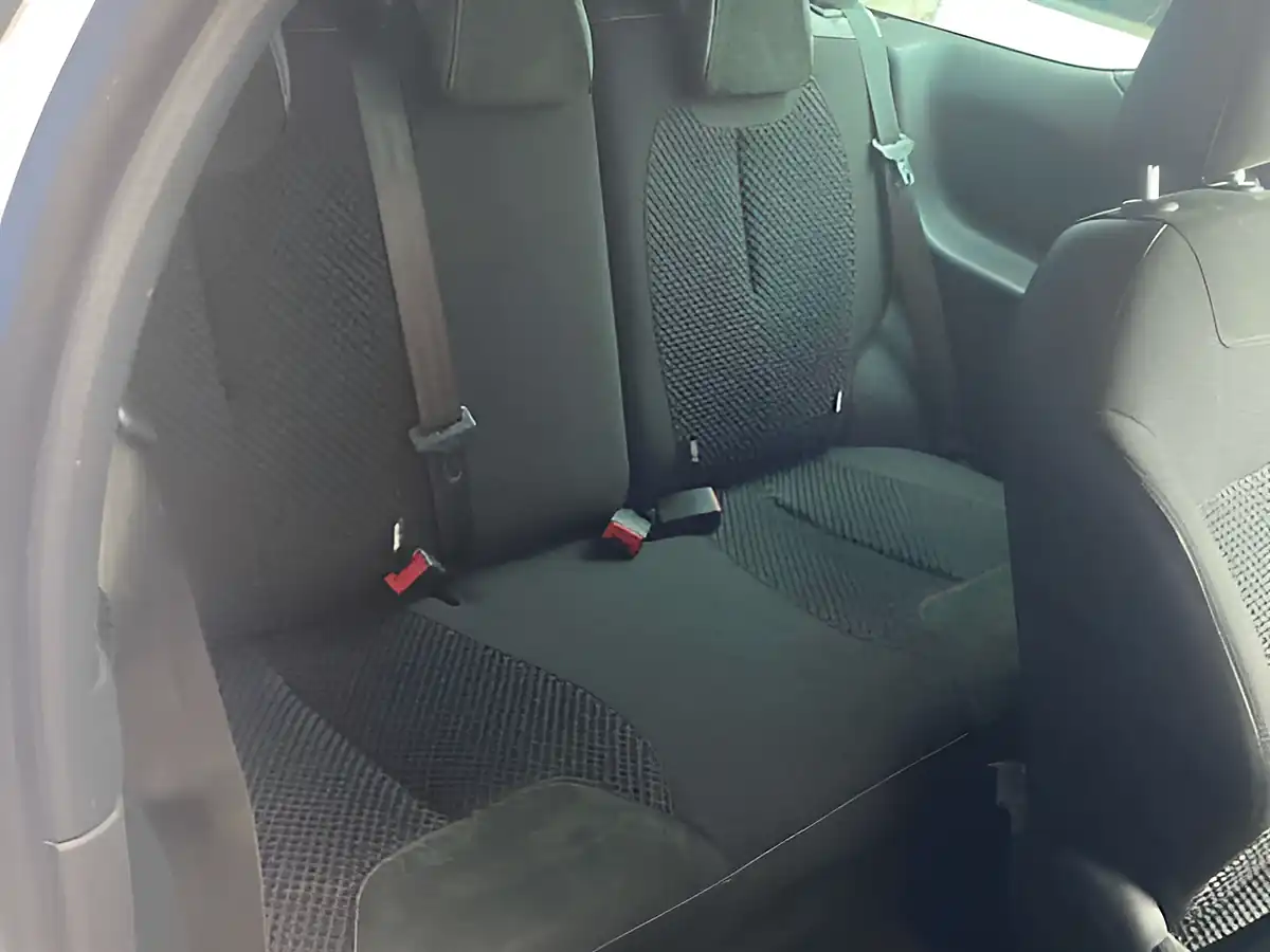 Used 2017 Citreon DS3 Prestige White - Interior and Exterior details 17