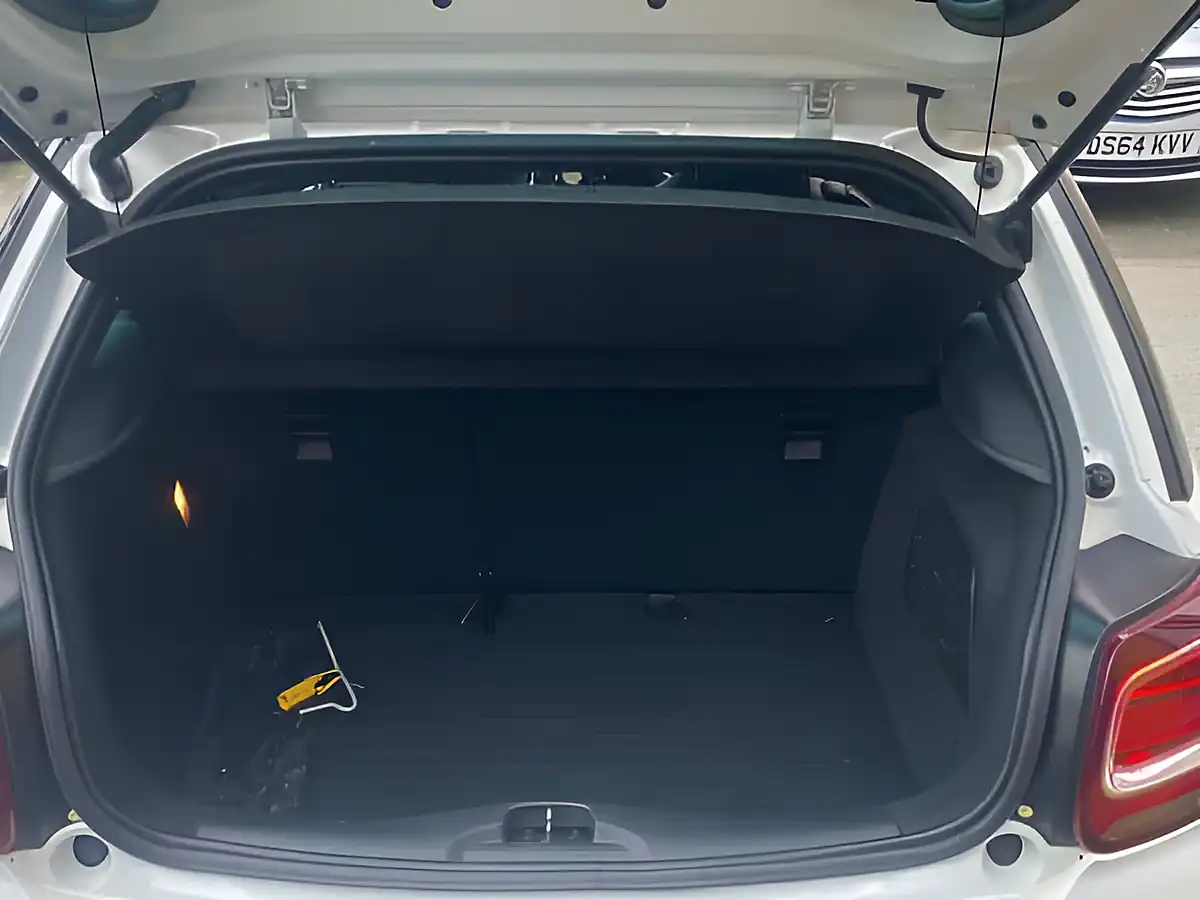 Used 2017 Citreon DS3 Prestige White - Interior and Exterior details 18