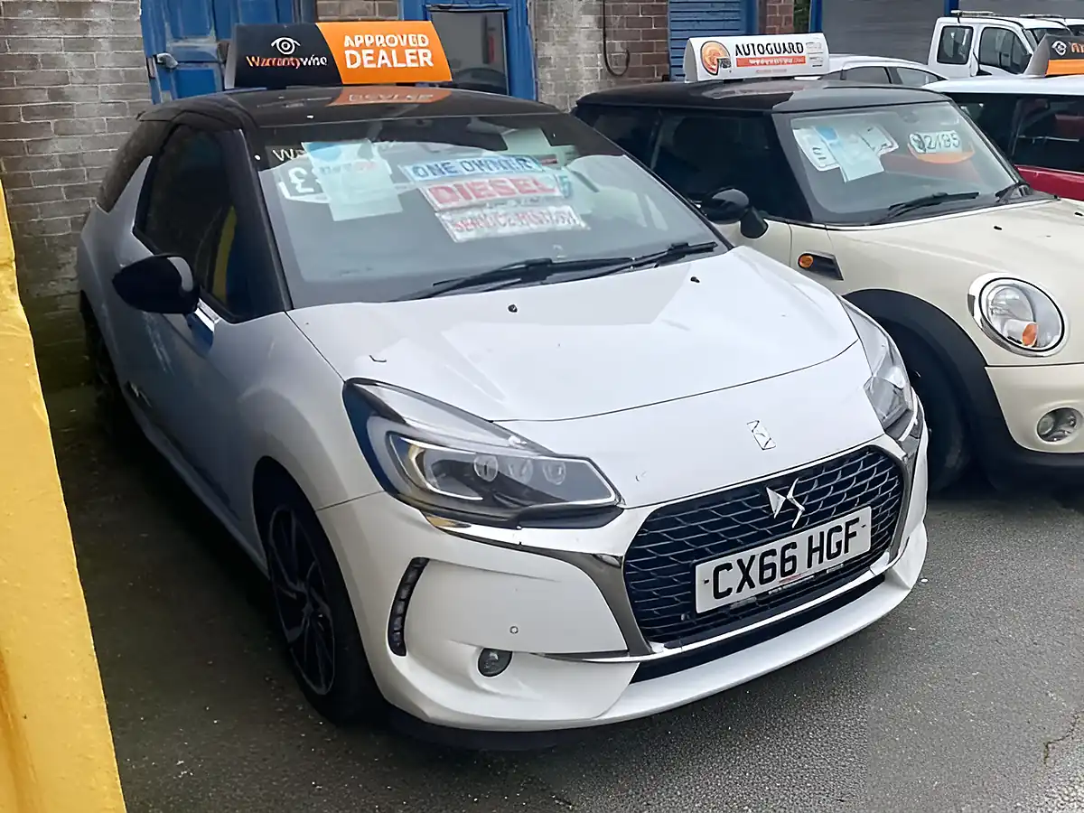 Used 2017 Citreon DS3 Prestige White - Interior and Exterior details 5