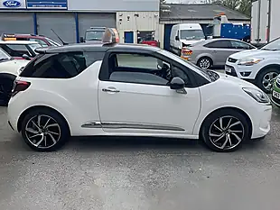 Used 2017 Citreon DS3 Prestige White - Interior and Exterior details 6