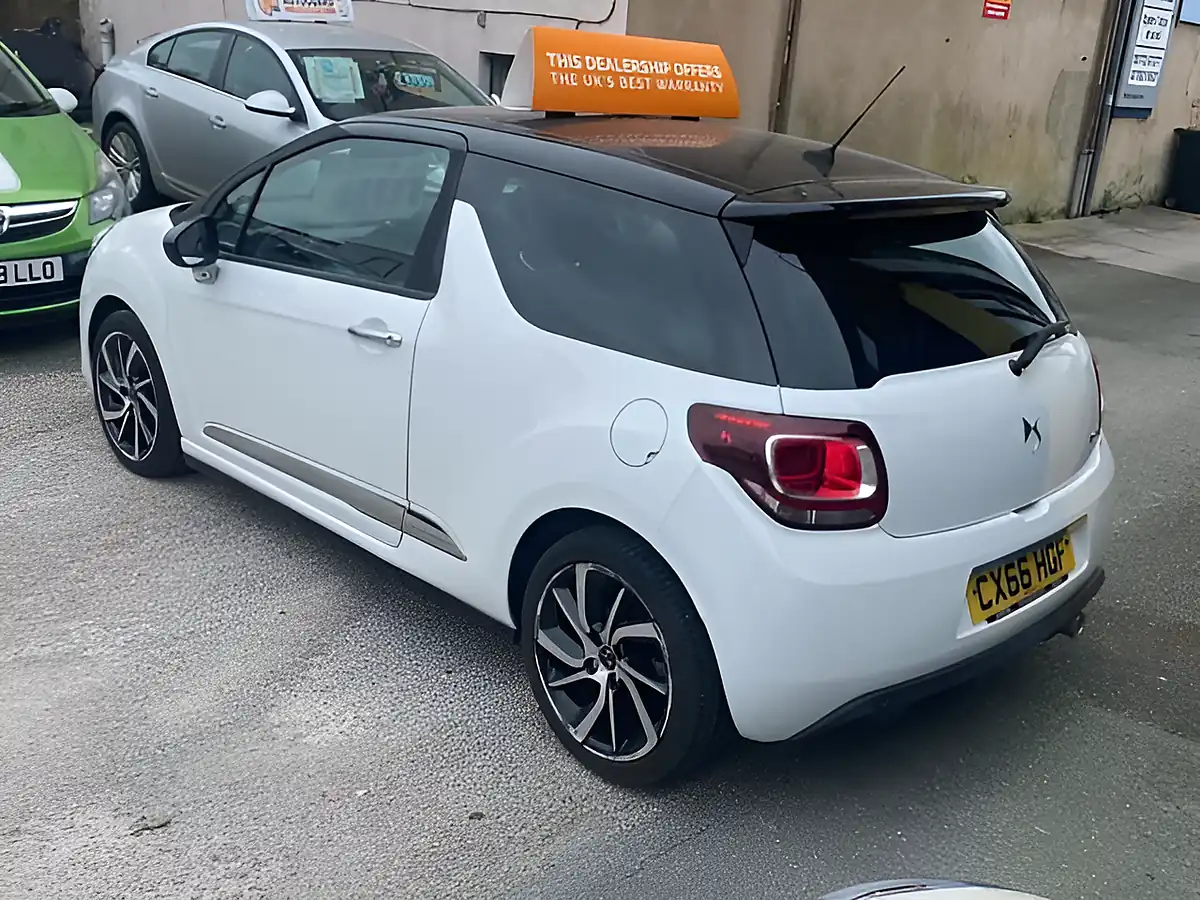 Used 2017 Citreon DS3 Prestige White - Interior and Exterior details 9