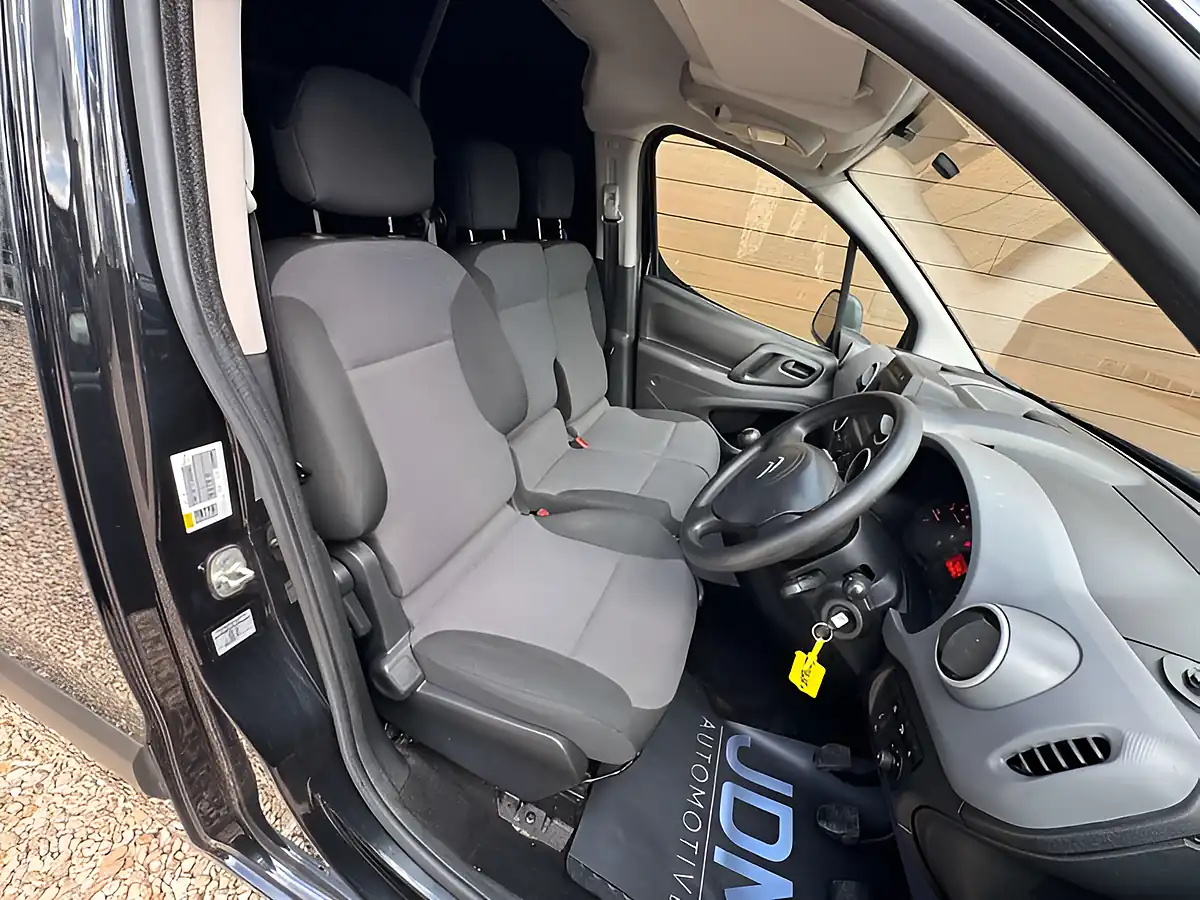 Used 2017 Citroen Berlingo 625 Enterprise Blue Black - Interior and Exterior details 13