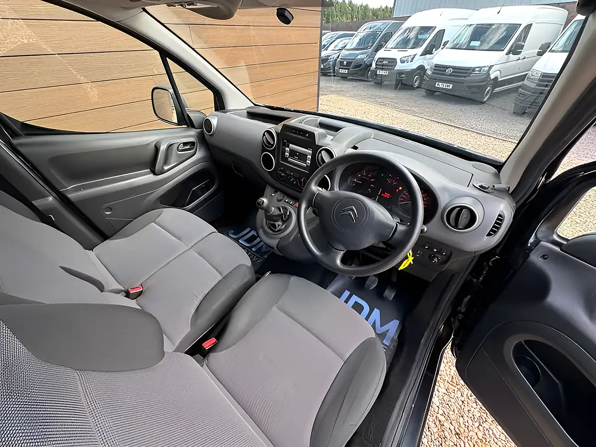Used 2017 Citroen Berlingo 625 Enterprise Blue Black - Interior and Exterior details 14