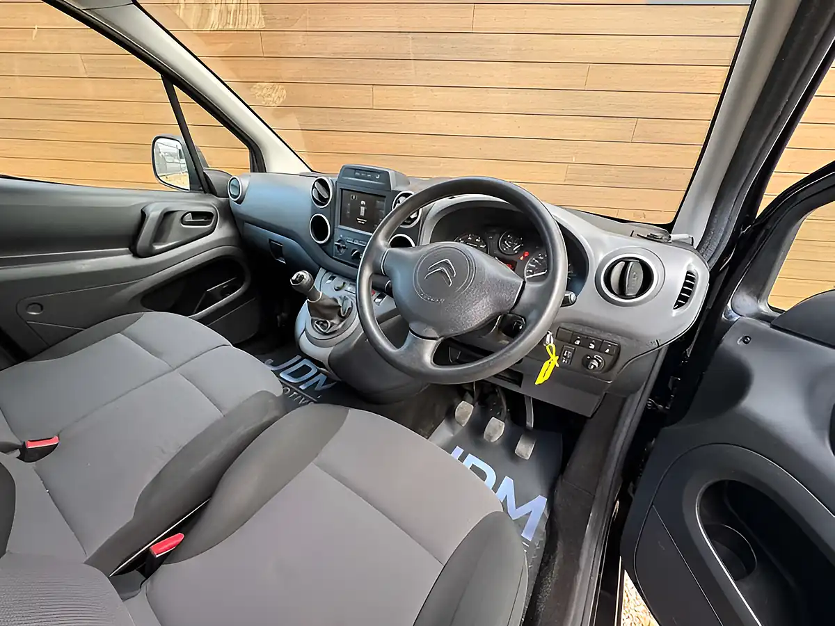 Used 2017 Citroen Berlingo 625 Enterprise Blue Black - Interior and Exterior details 16