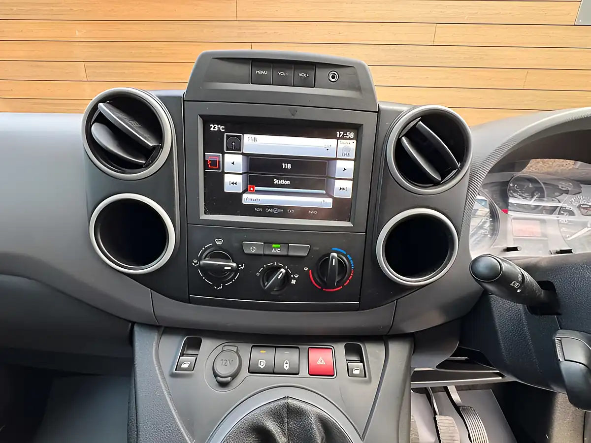 Used 2017 Citroen Berlingo 625 Enterprise Blue Black - Interior and Exterior details 17