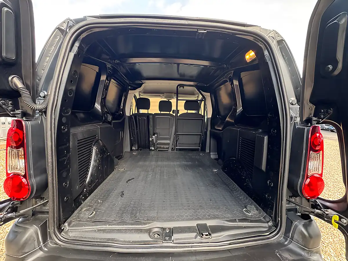 Used 2017 Citroen Berlingo 625 Enterprise Blue Black - Interior and Exterior details 5
