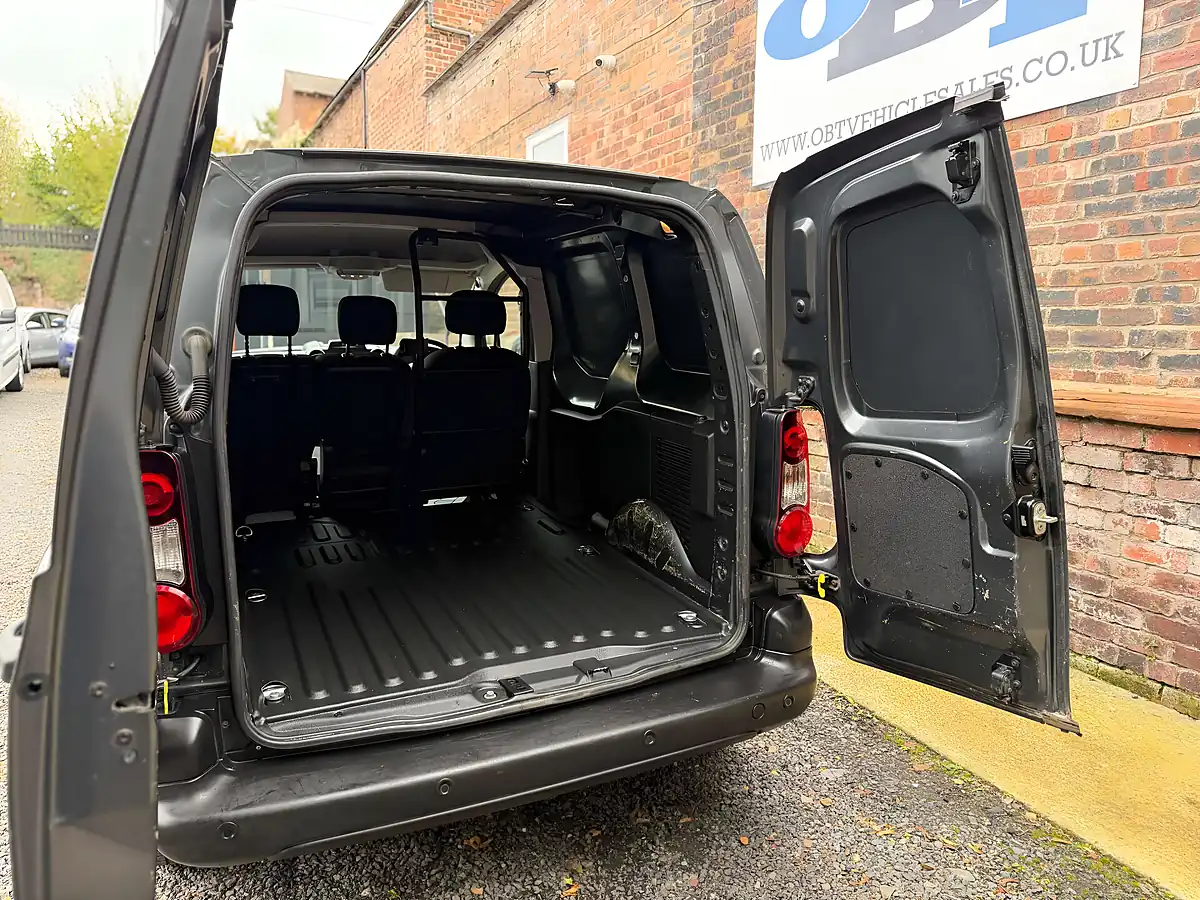 Used 2017 Citroen Berlingo 625 Enterprise Blue Grey - Interior and Exterior details 10