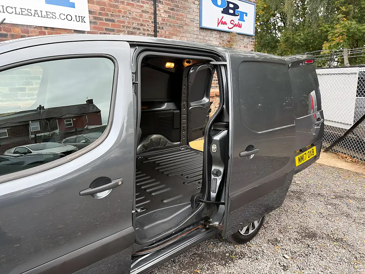 Used 2017 Citroen Berlingo 625 Enterprise Blue Grey - Interior and Exterior details 11
