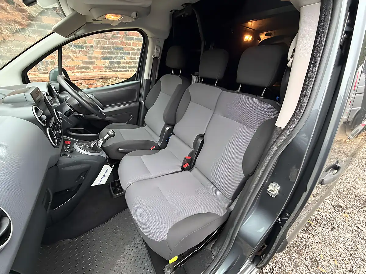 Used 2017 Citroen Berlingo 625 Enterprise Blue Grey - Interior and Exterior details 12