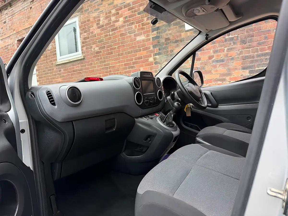 Used 2017 Citroen Berlingo 625 Enterprise Blue Silver - Interior and Exterior details 9