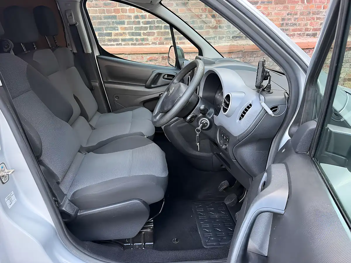 Used 2017 Citroen Berlingo 625 Enterprise Blue Silver - Interior and Exterior details 7