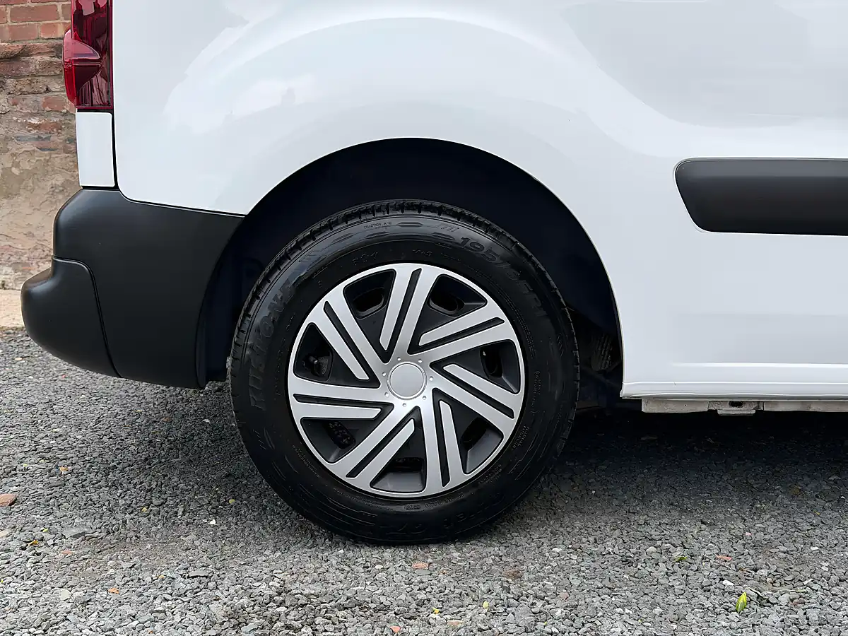 Used 2017 Citroen Berlingo 625 Enterprise Blue White - Interior and Exterior details 16