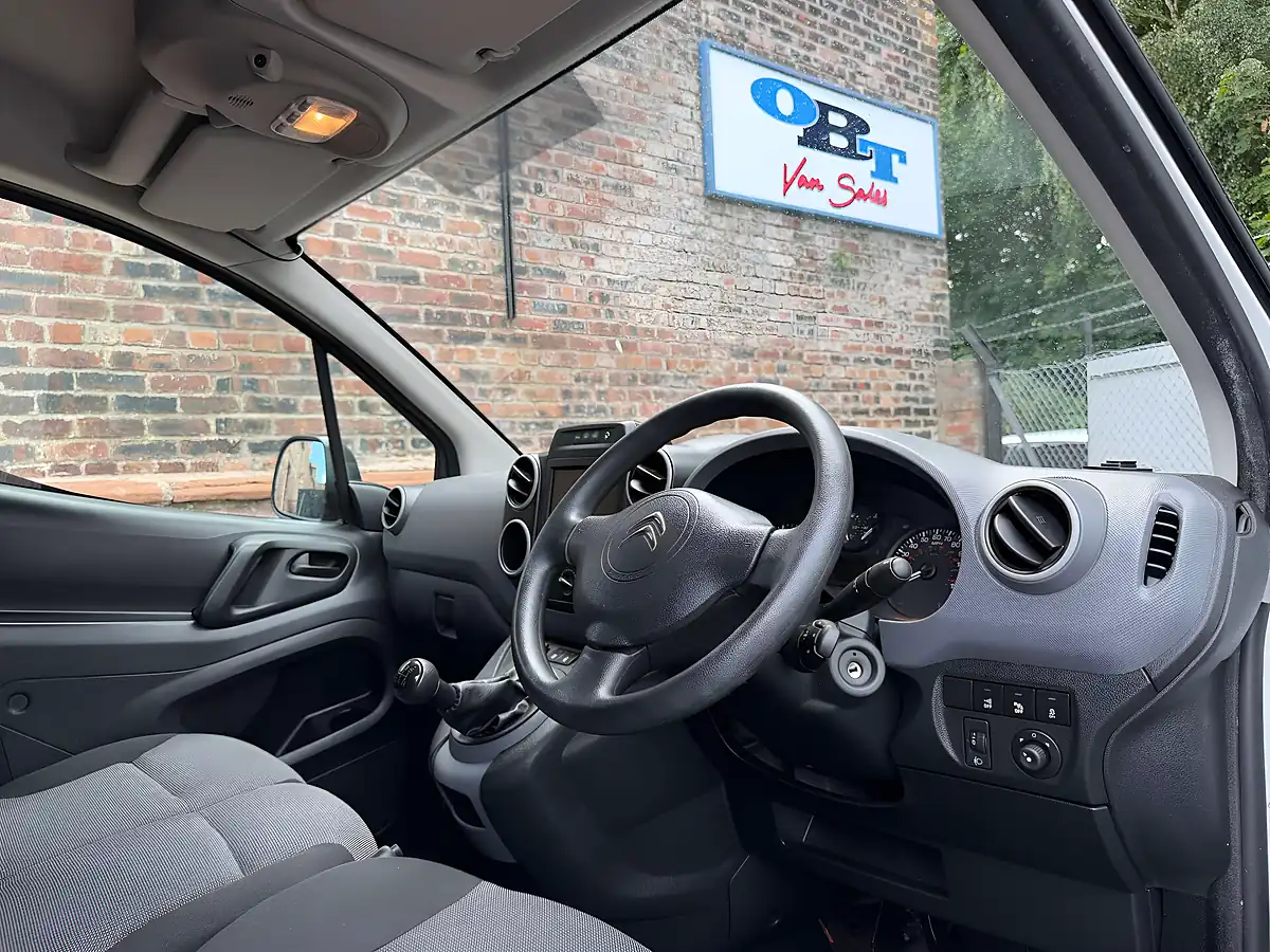 Used 2017 Citroen Berlingo 625 Enterprise Blue White - Interior and Exterior details 8