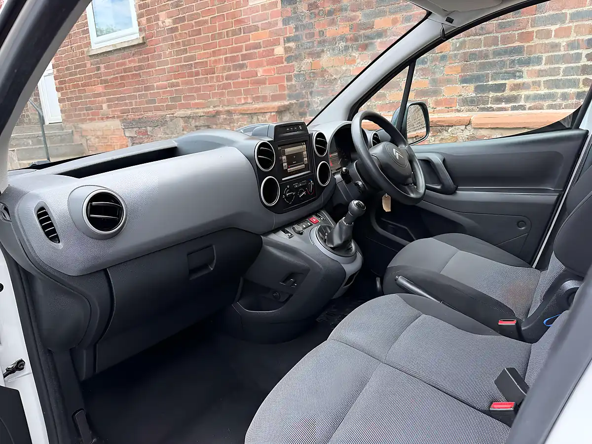 Used 2017 Citroen Berlingo 625 Enterprise Blue White - Interior and Exterior details 9