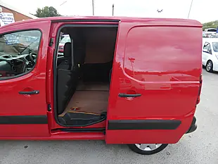 Used 2017 Citroen Berlingo 625 Lx Red - Interior and Exterior details 11