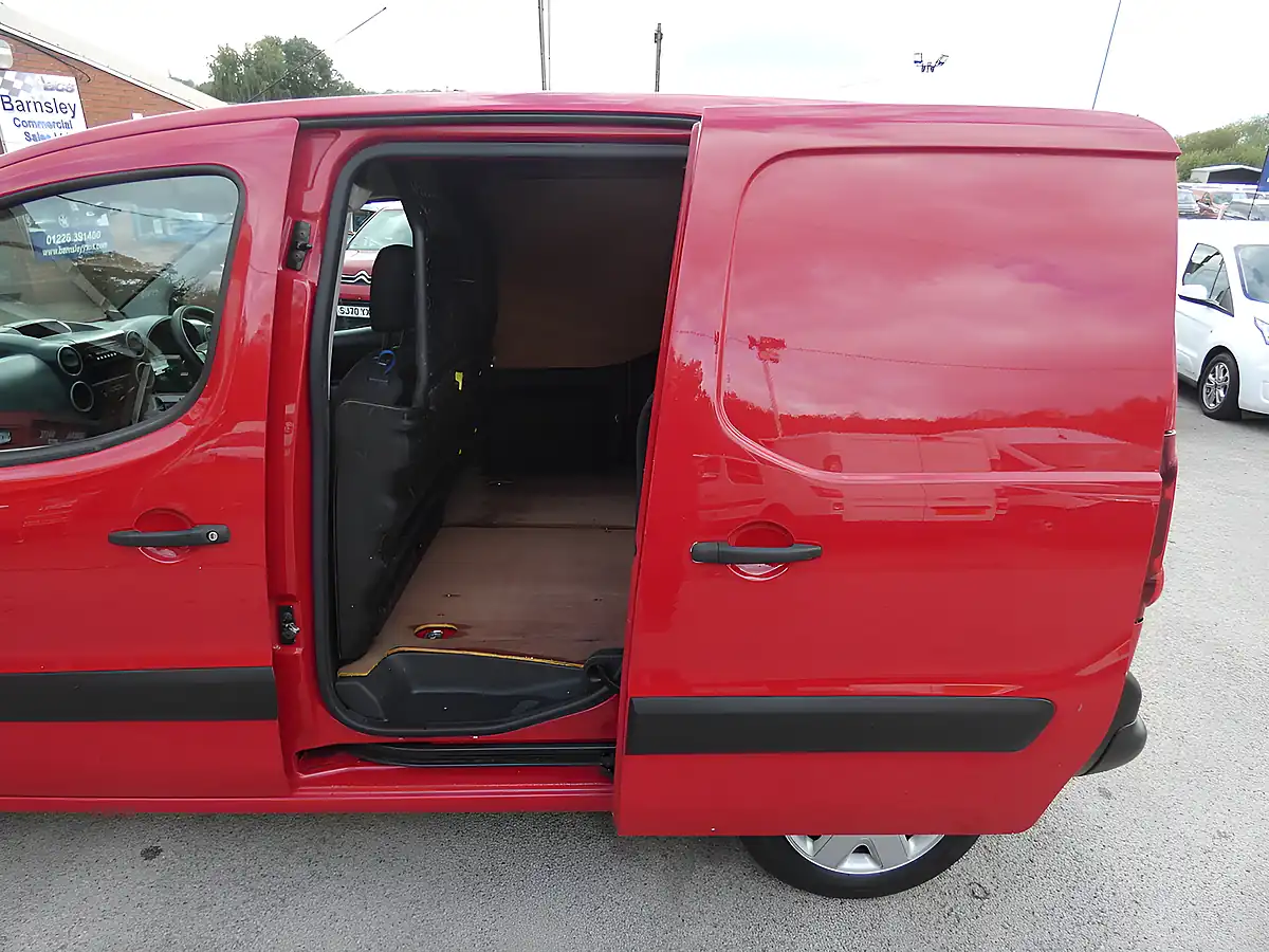 Used 2017 Citroen Berlingo 625 Lx Red - Interior and Exterior details 11