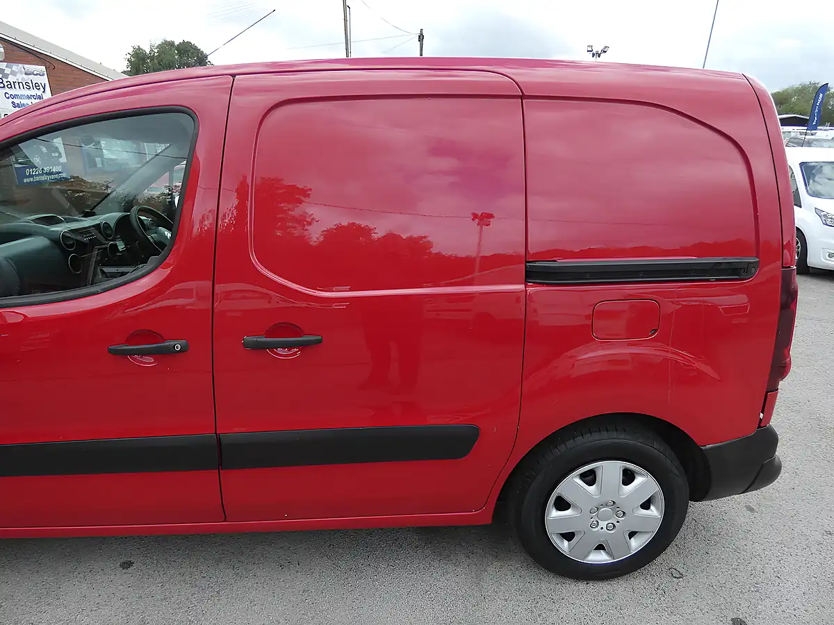 Used 2017 Citroen Berlingo 625 Lx Red - Interior and Exterior details 13