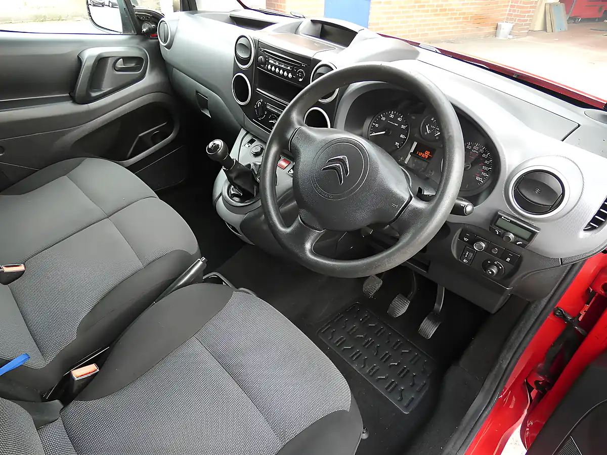 Used 2017 Citroen Berlingo 625 Lx Red - Interior and Exterior details 16