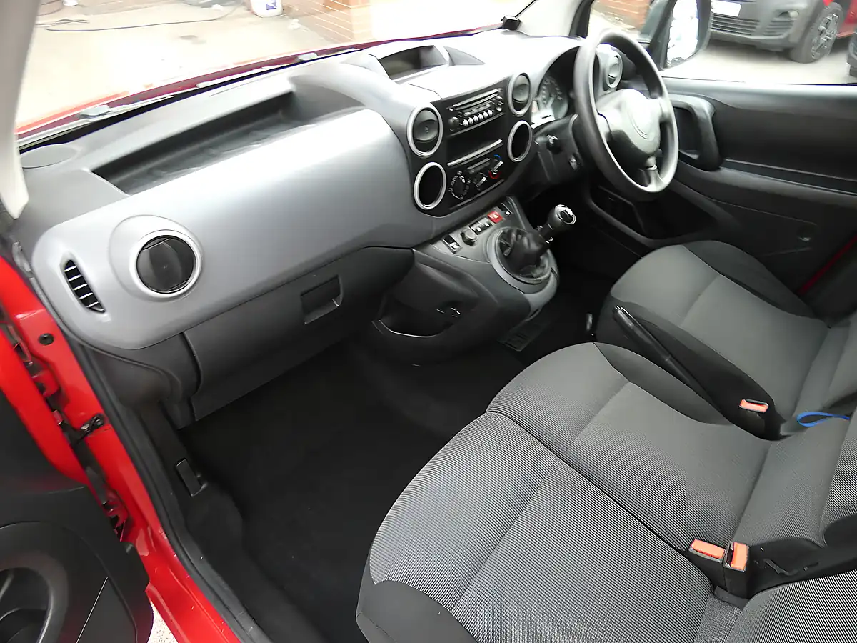 Used 2017 Citroen Berlingo 625 Lx Red - Interior and Exterior details 18