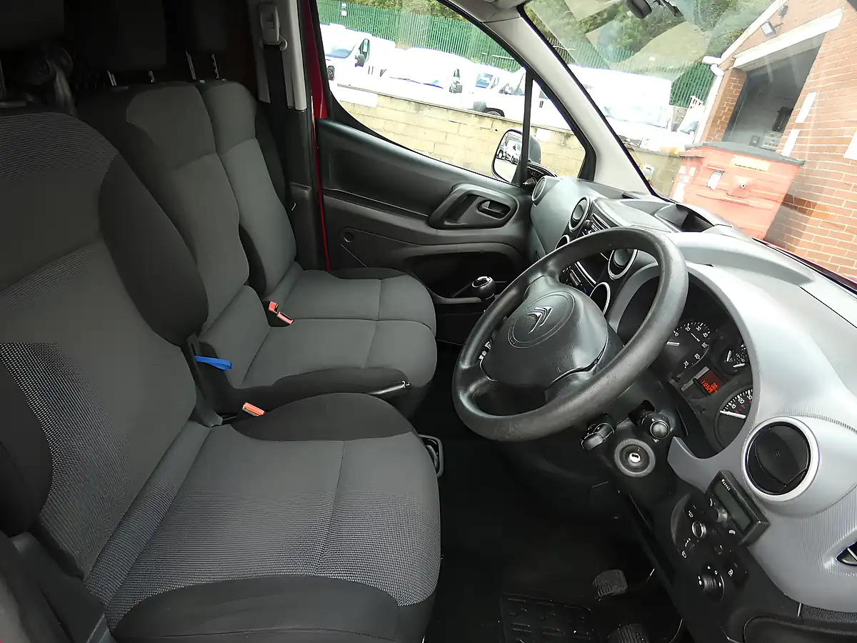 Used 2017 Citroen Berlingo 625 Lx Red - Interior and Exterior details 2